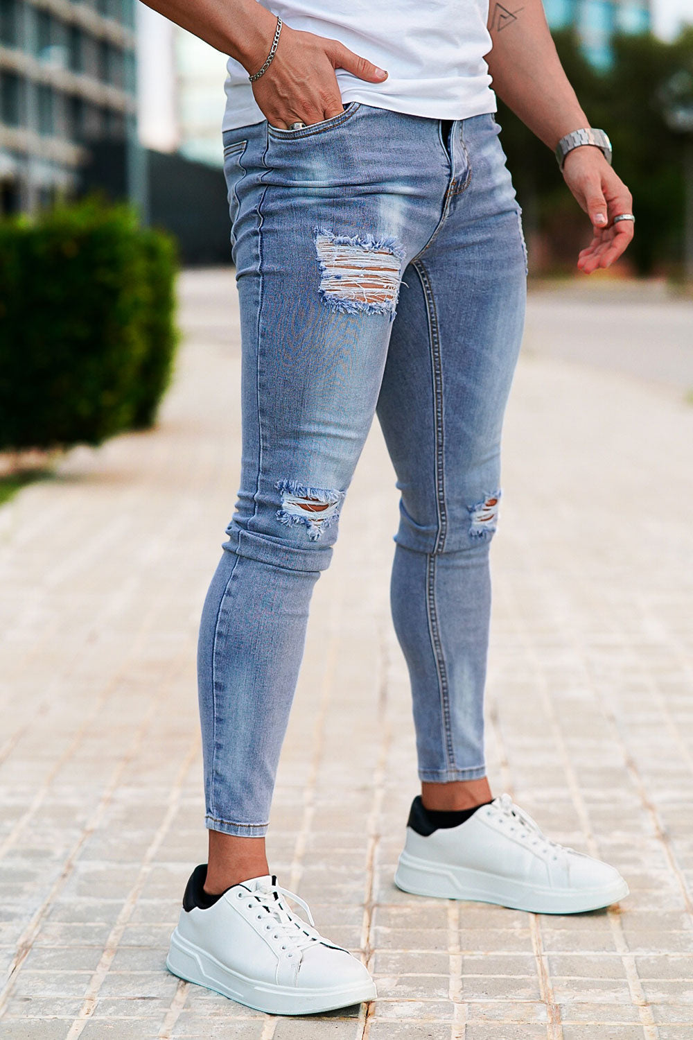Men's Relaxed Skinny Jeans - Light Blue